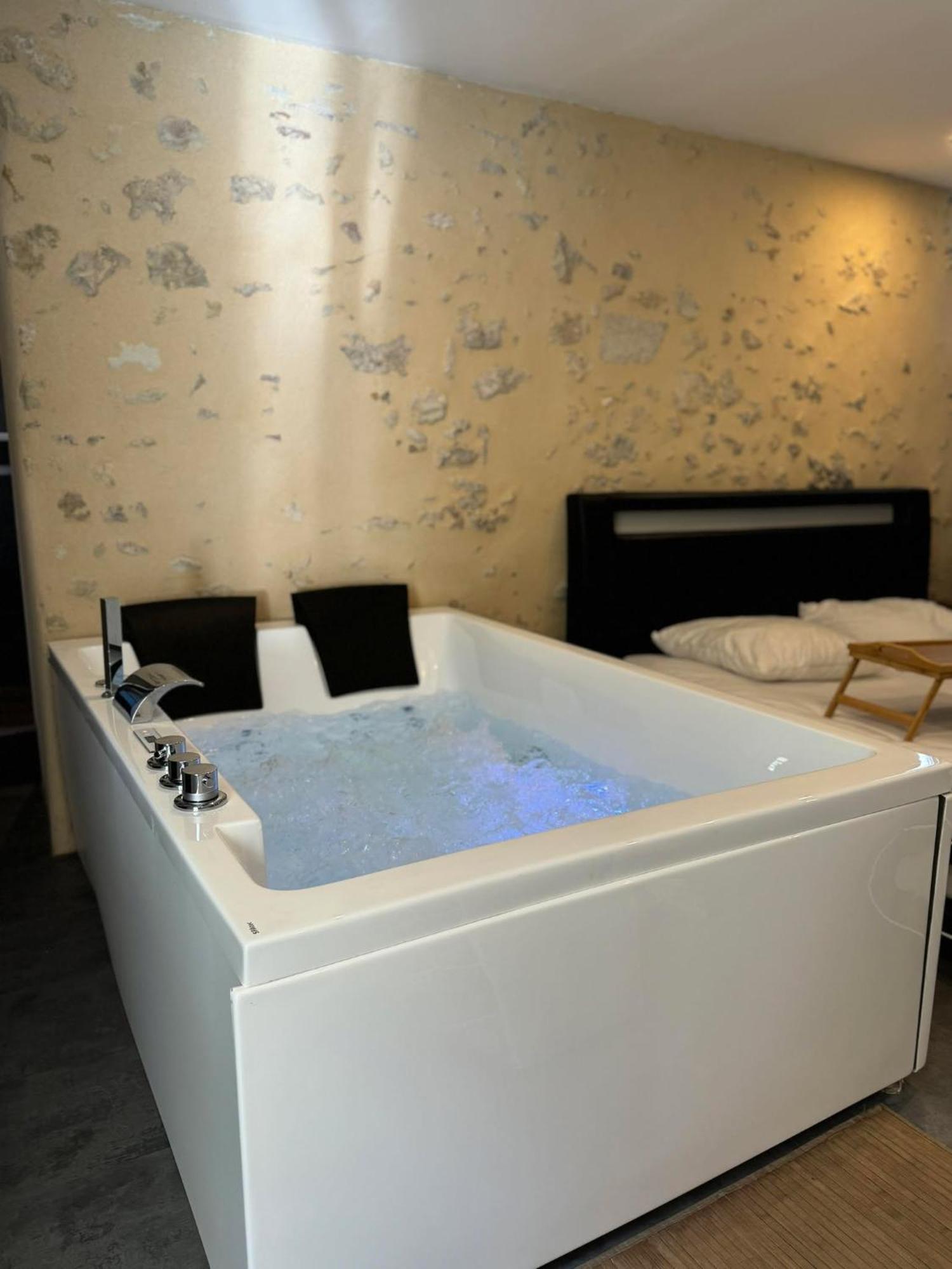 Love Queen Spa Detente บลัวส์ ภายนอก รูปภาพ