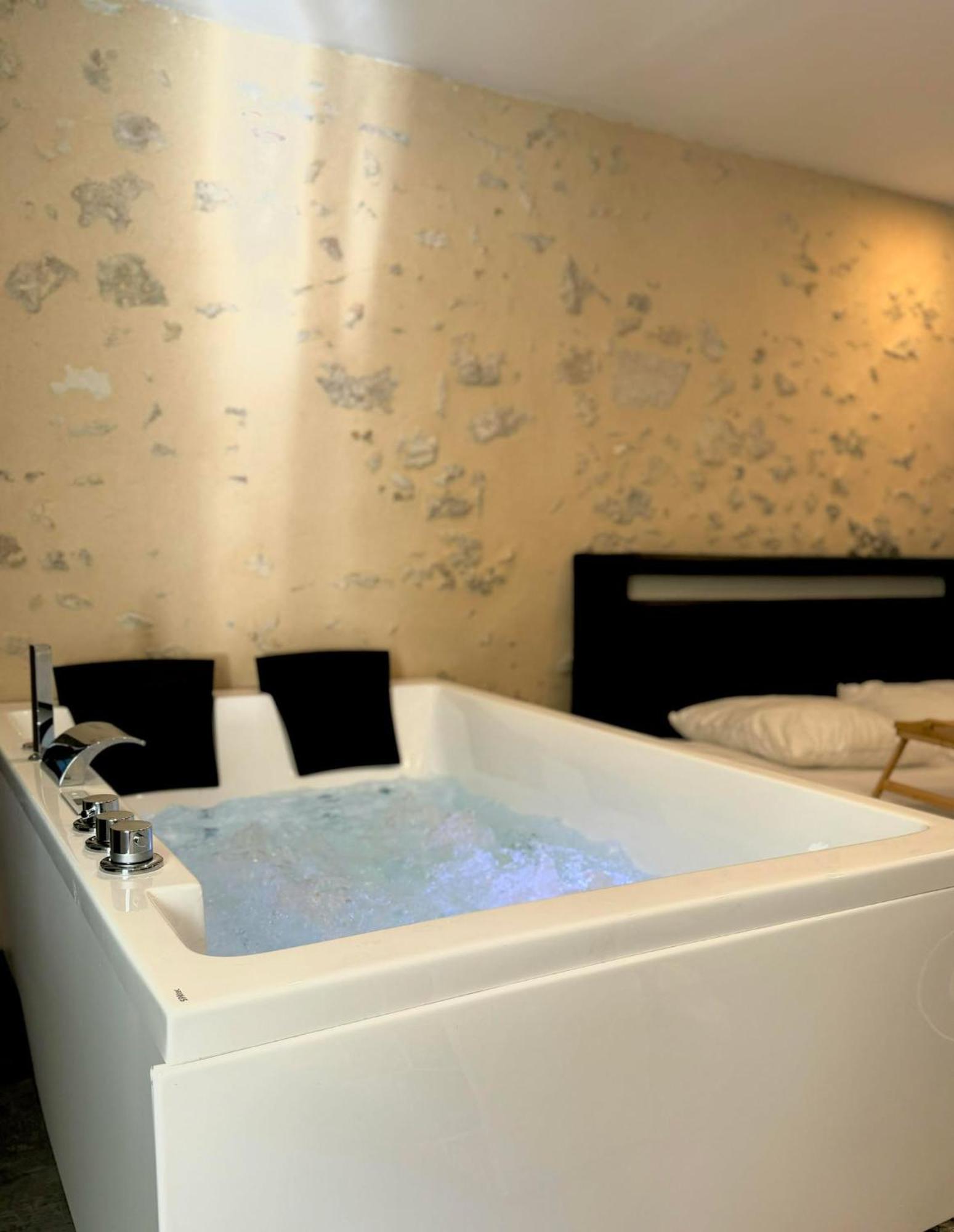 Love Queen Spa Detente บลัวส์ ภายนอก รูปภาพ